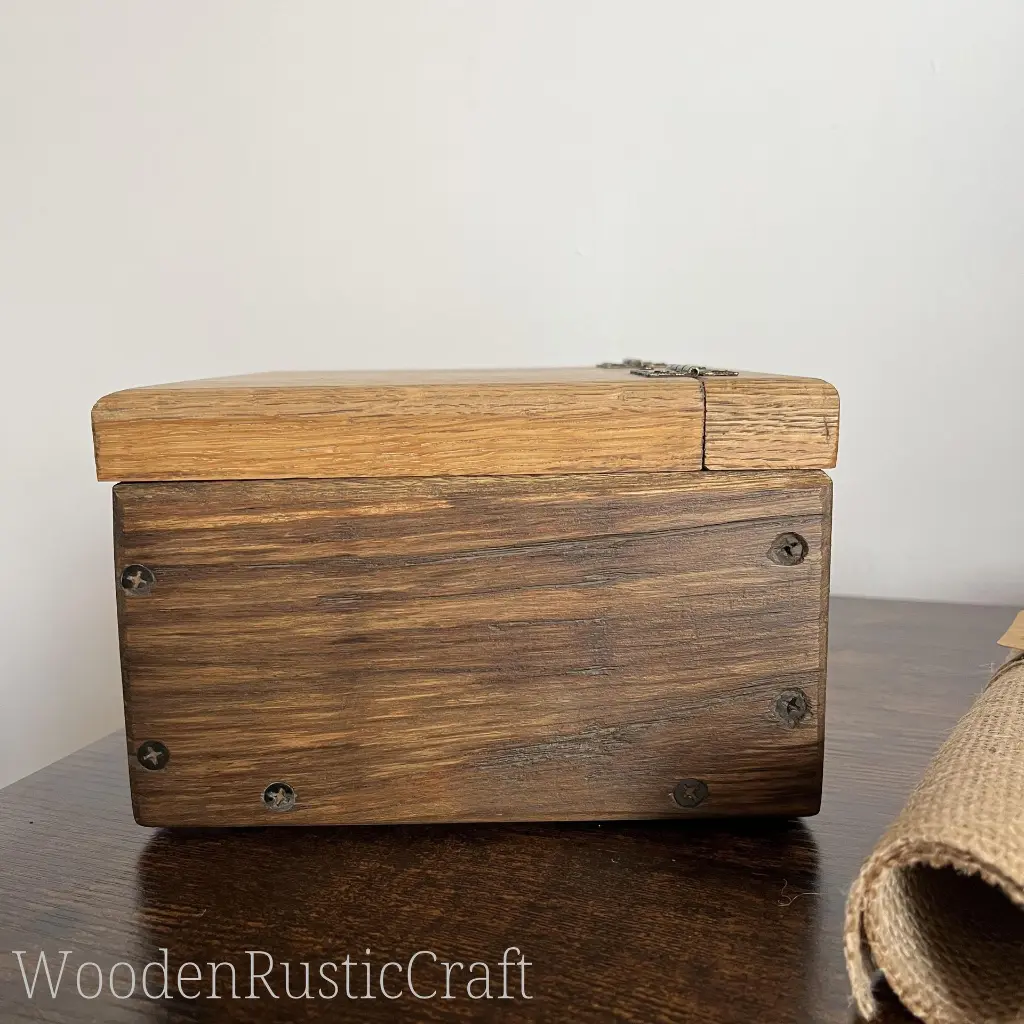 English Oak Keepsake Chest-16.webp