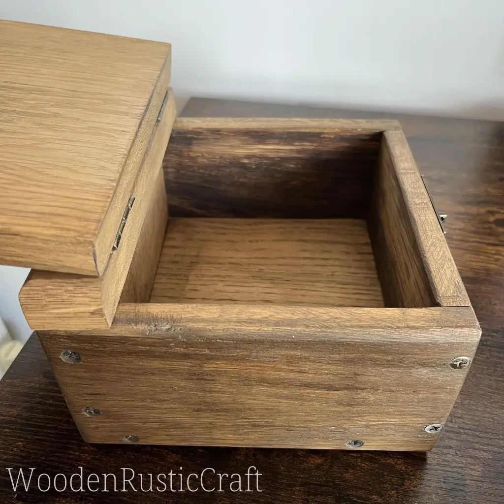 English Oak Keepsake Chest-13.webp