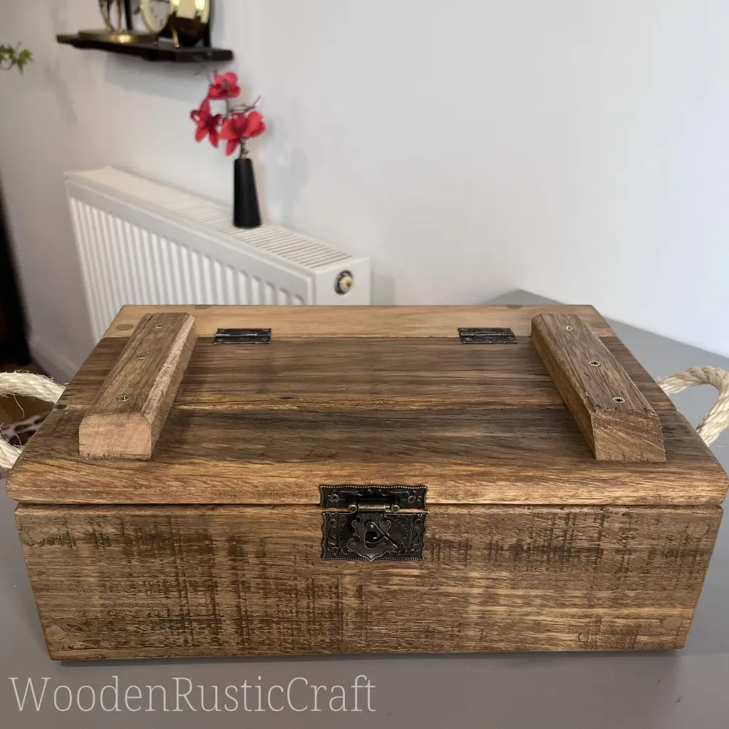 Handcrafted oak keepsake chest-24.webp