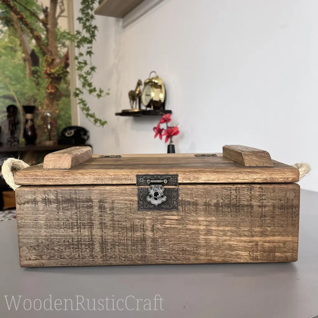 Handcrafted oak keepsake chest-22.webp