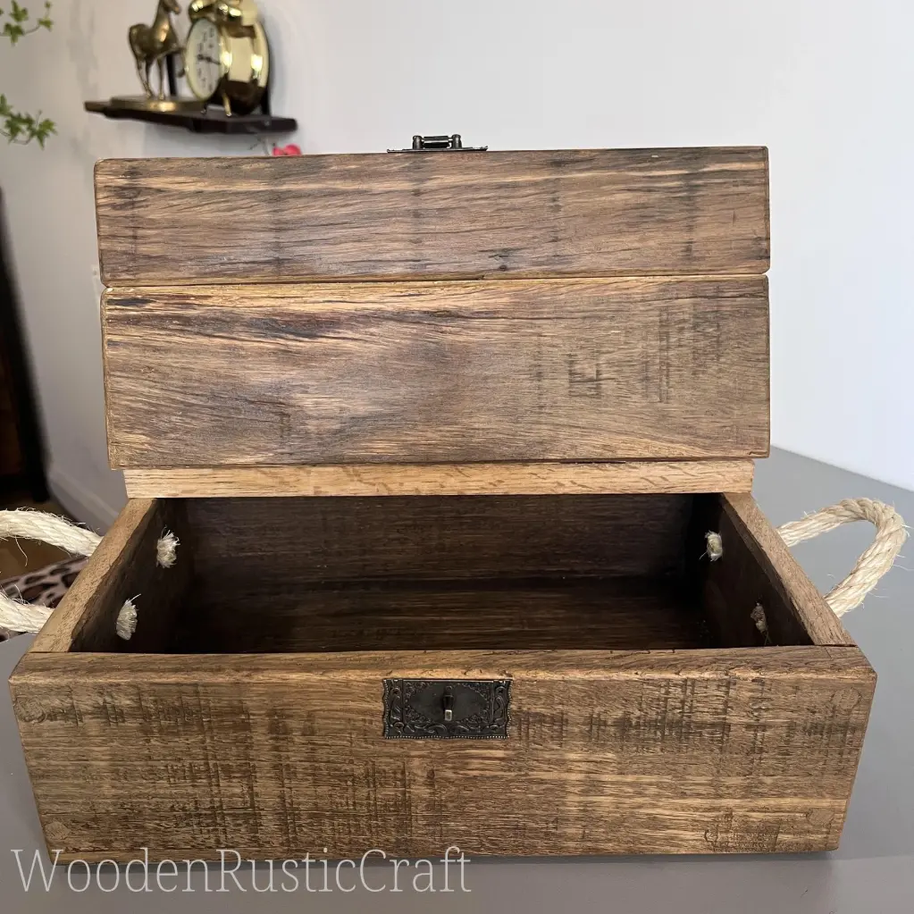 Handcrafted oak keepsake chest-25.webp