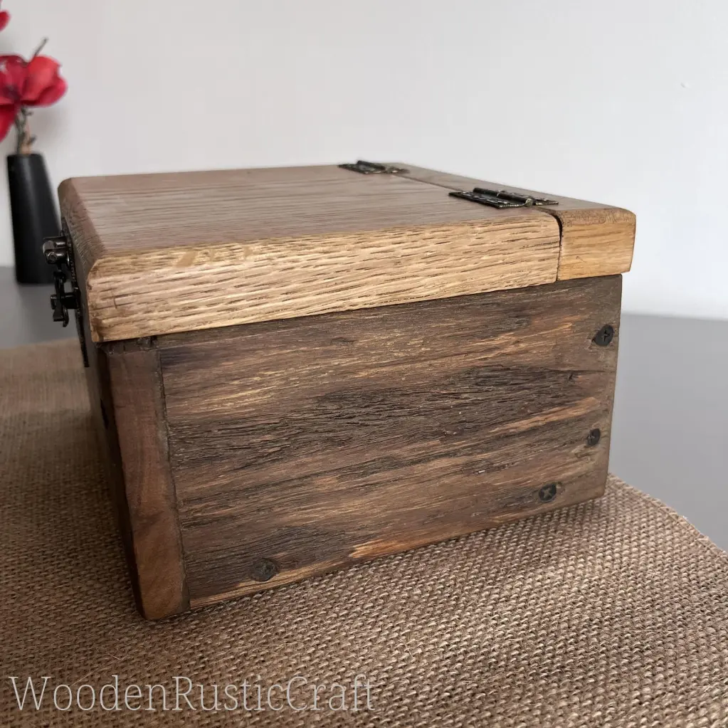 Red Oak Keepsake Chest-17.webp